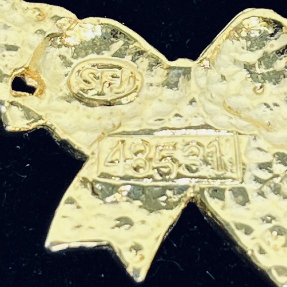 Stephen's Fine Jewelry Gold Tone Christmas Wreath Brooch - Picture 3 of 3